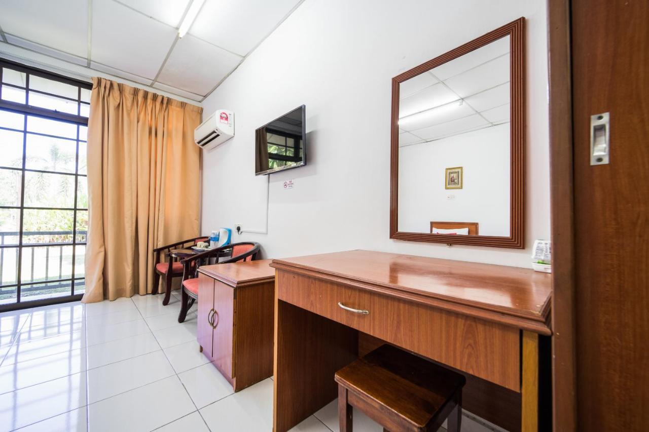 Terap Inn Kampong Raja Экстерьер фото